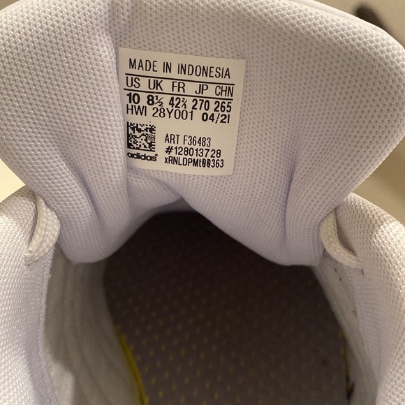 Adidas Tennis Shoes - Picture 2 of 9